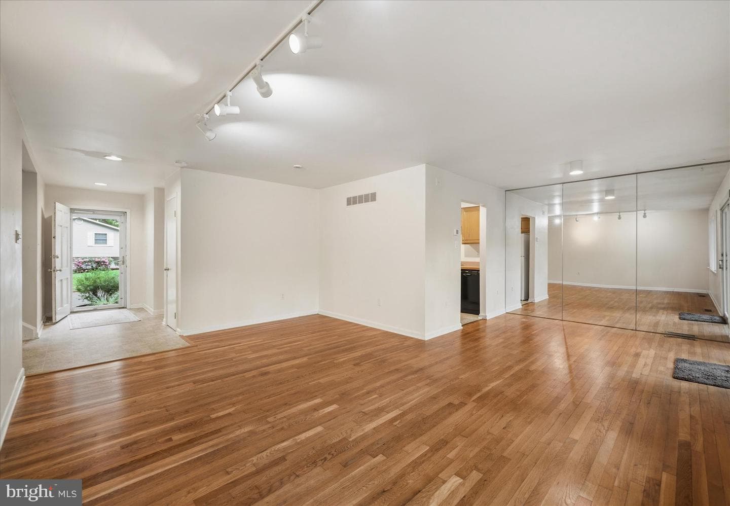 1402 Catlyn Place photo 6