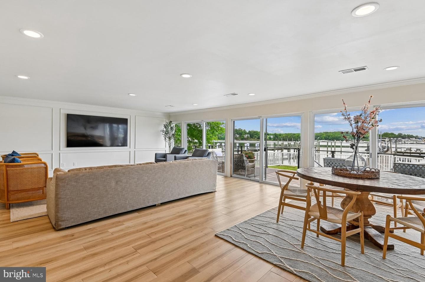 241 Edgewater Drive photo 7