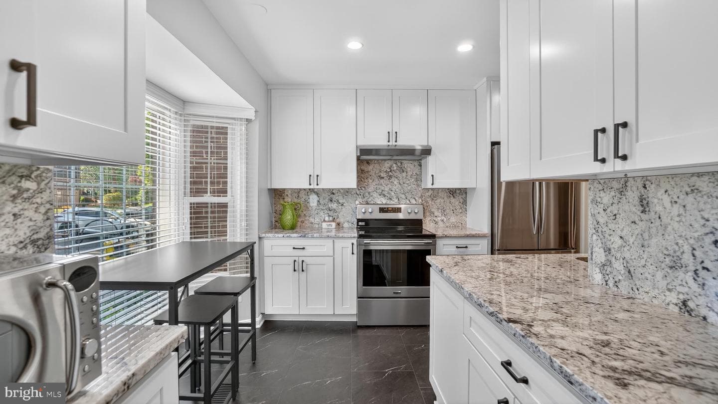 1474 Carlyle Court photo 4