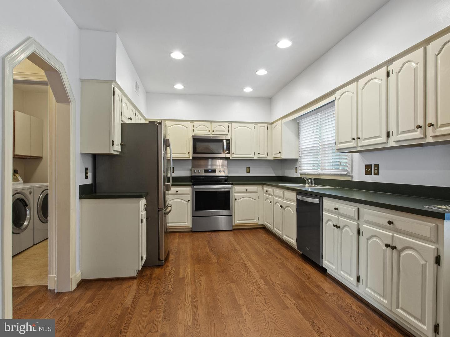 527 Post Oak Rd photo 8