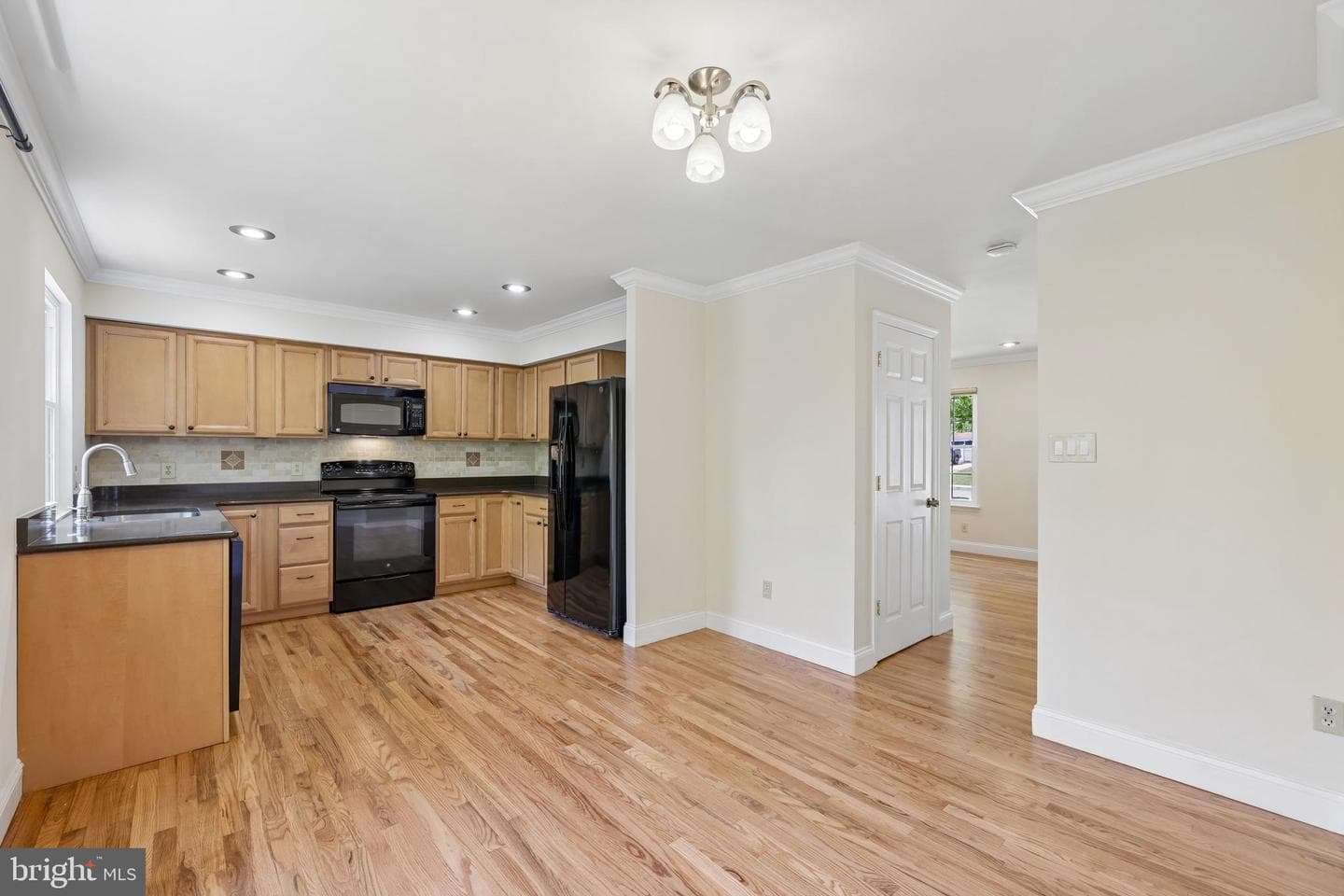 7961 Oakwood Road photo 3
