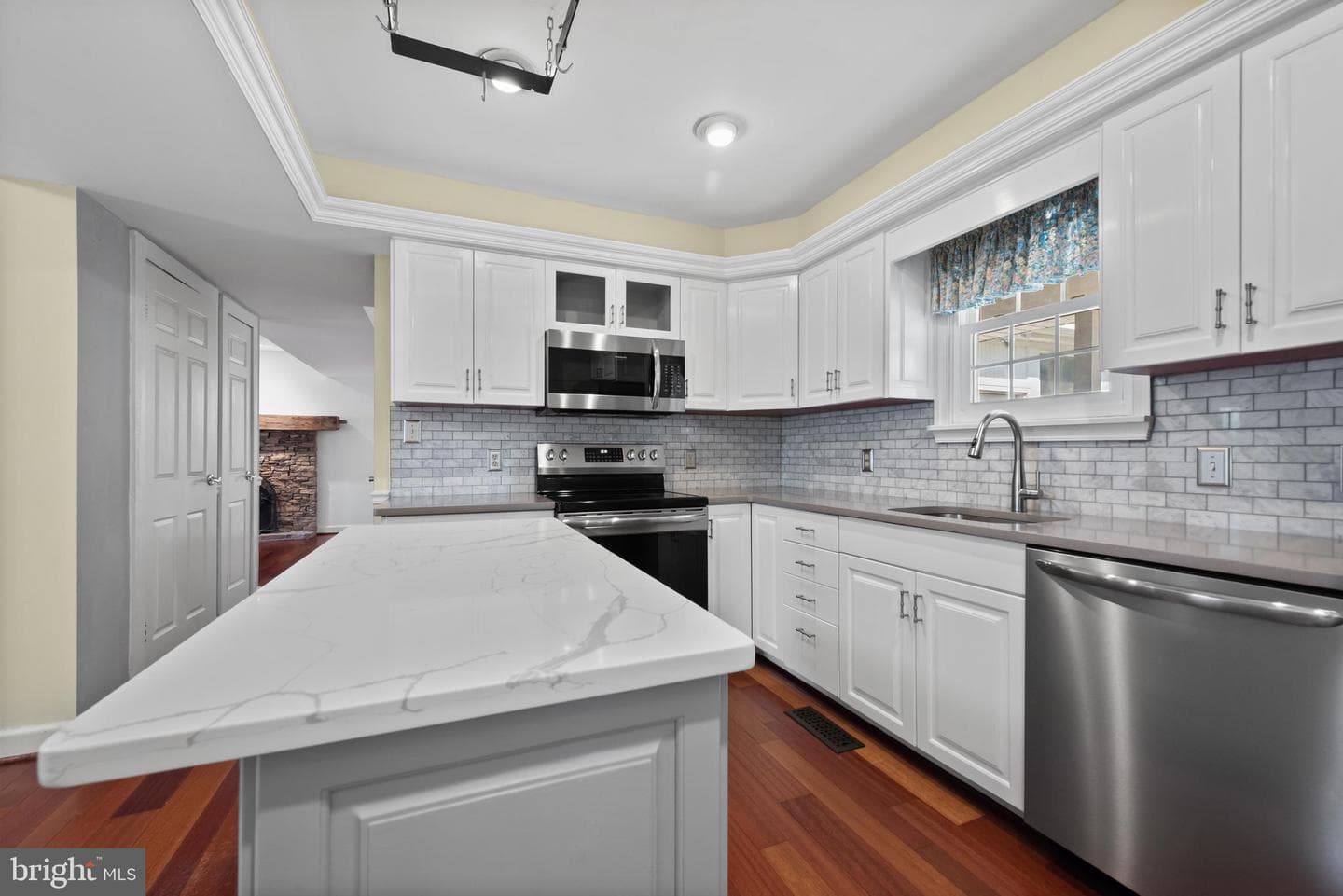 1023 Tudor Drive photo 12