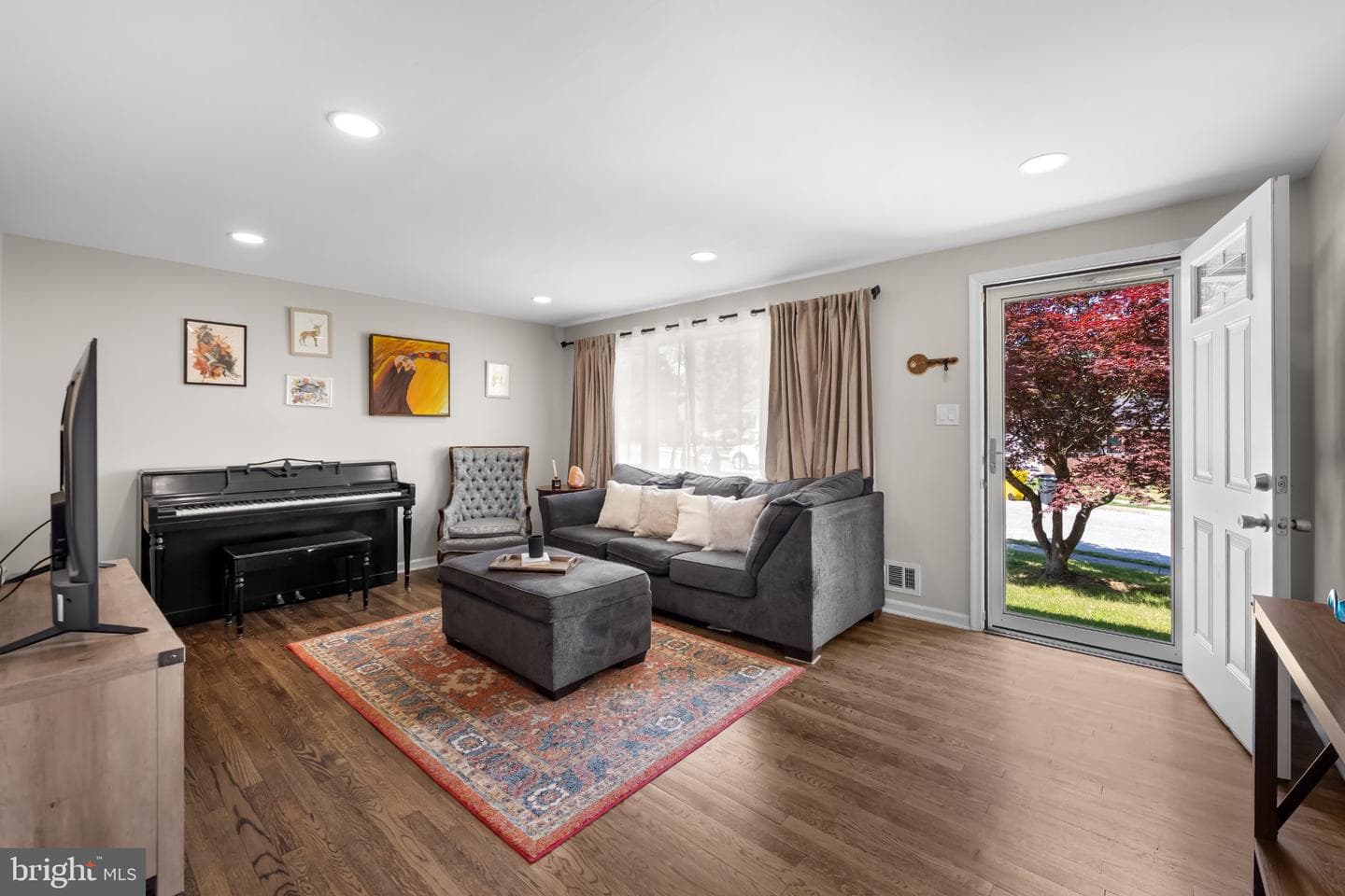 517 Fountain Drive photo 4