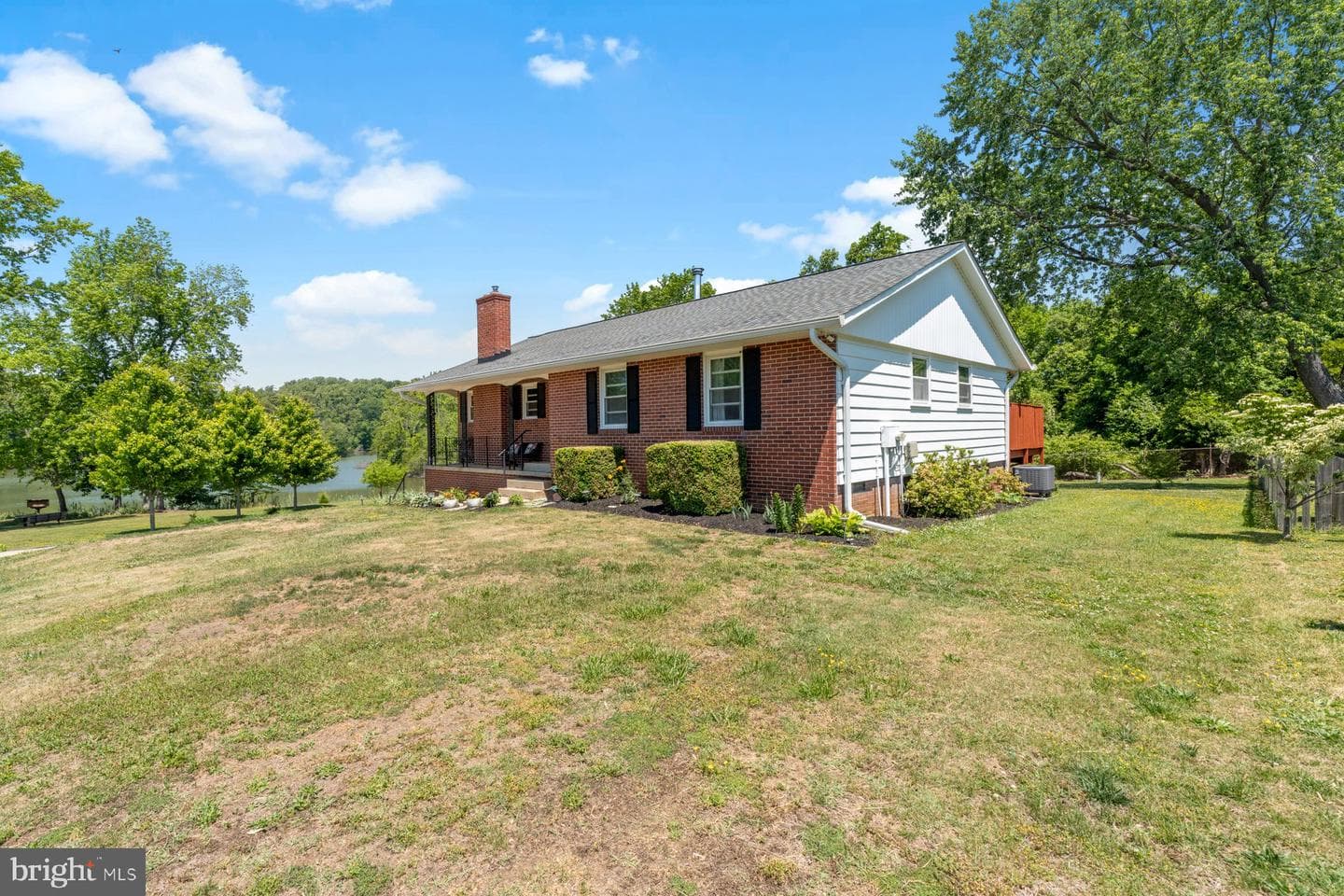 1518 Ridgely Drive photo 3