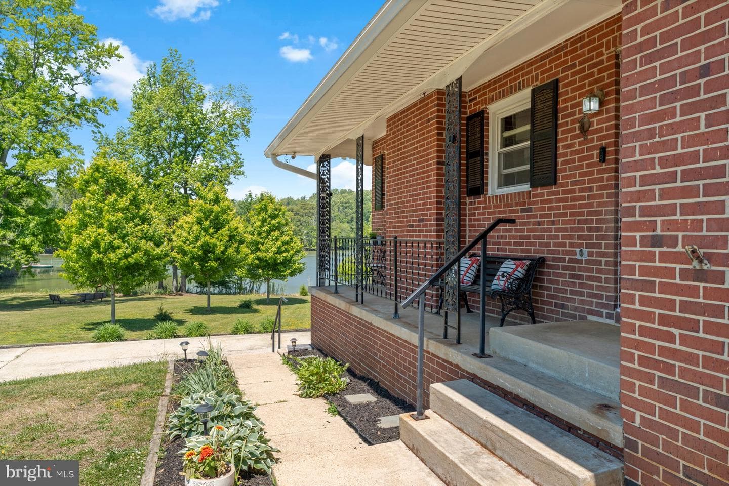 1518 Ridgely Drive photo 4