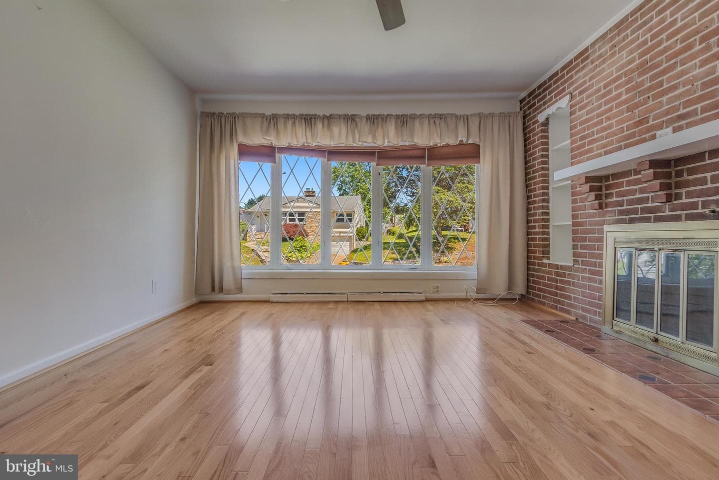 219 Coronet Drive photo 3