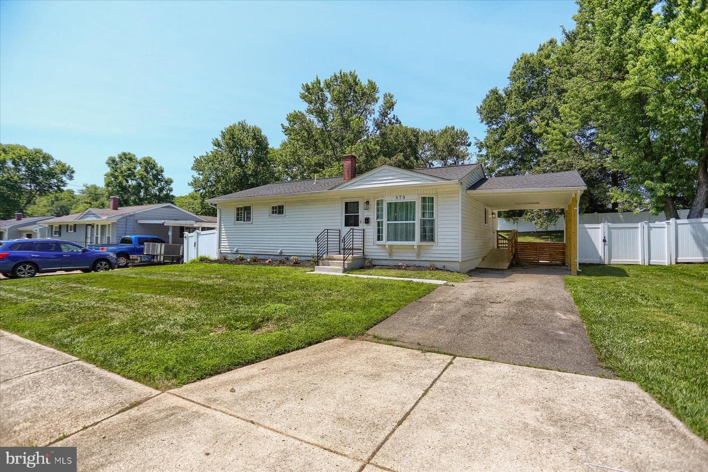 573 Rita Drive photo 3