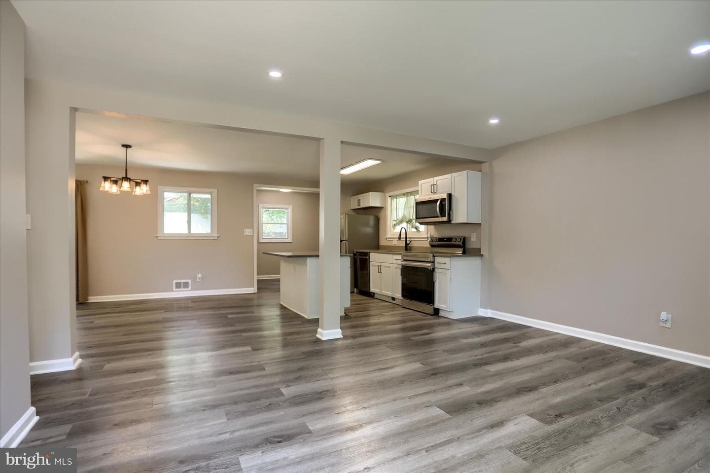 573 Rita Drive photo 5