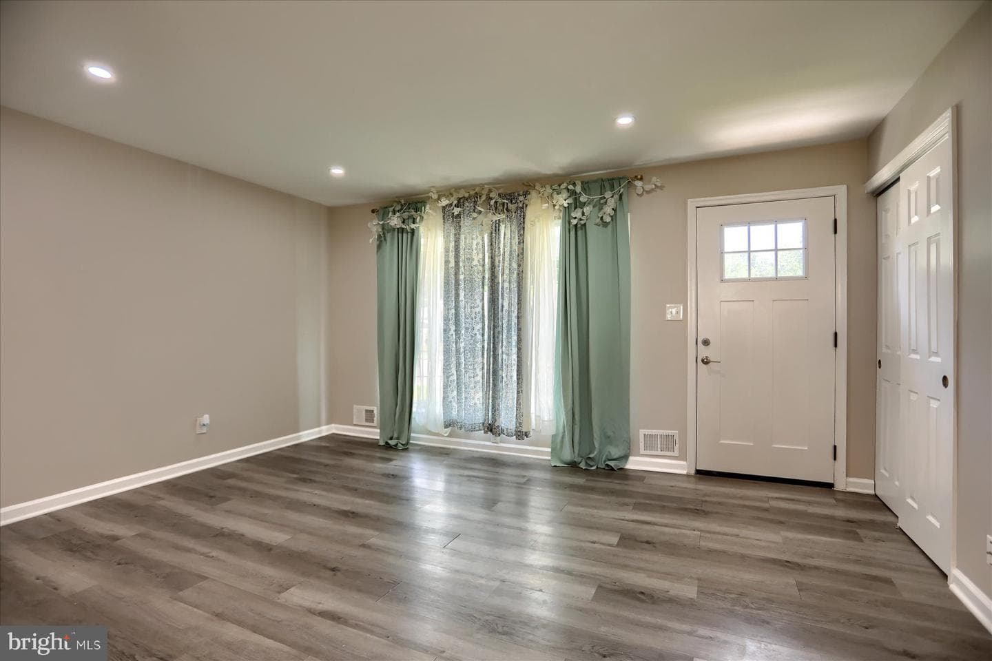 573 Rita Drive photo 8