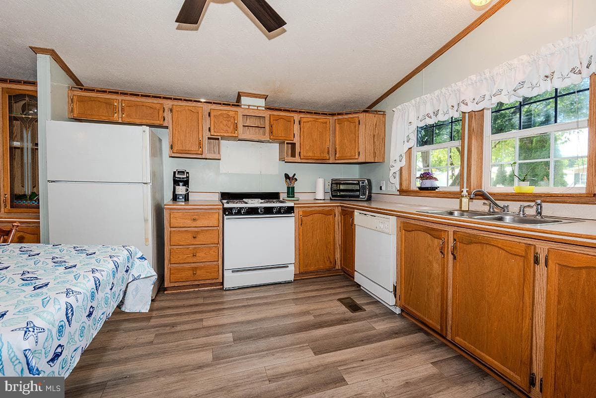 8021 Fair Breeze Drive photo 11