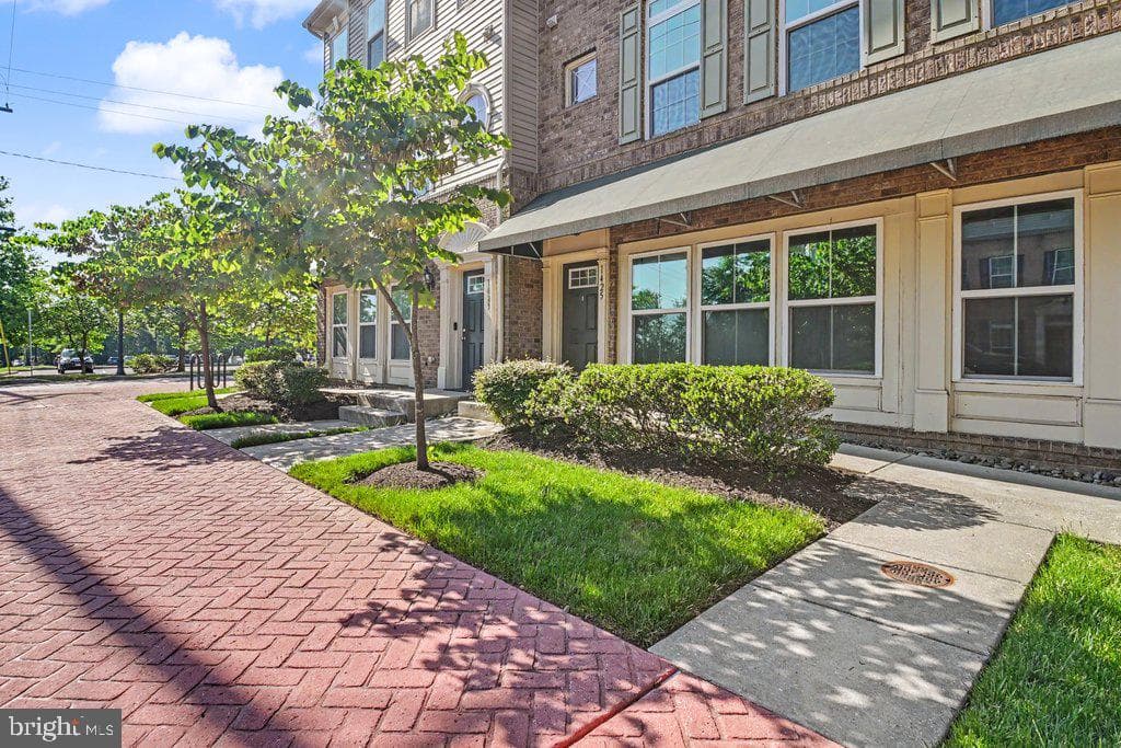 1425 Hale Street photo 2