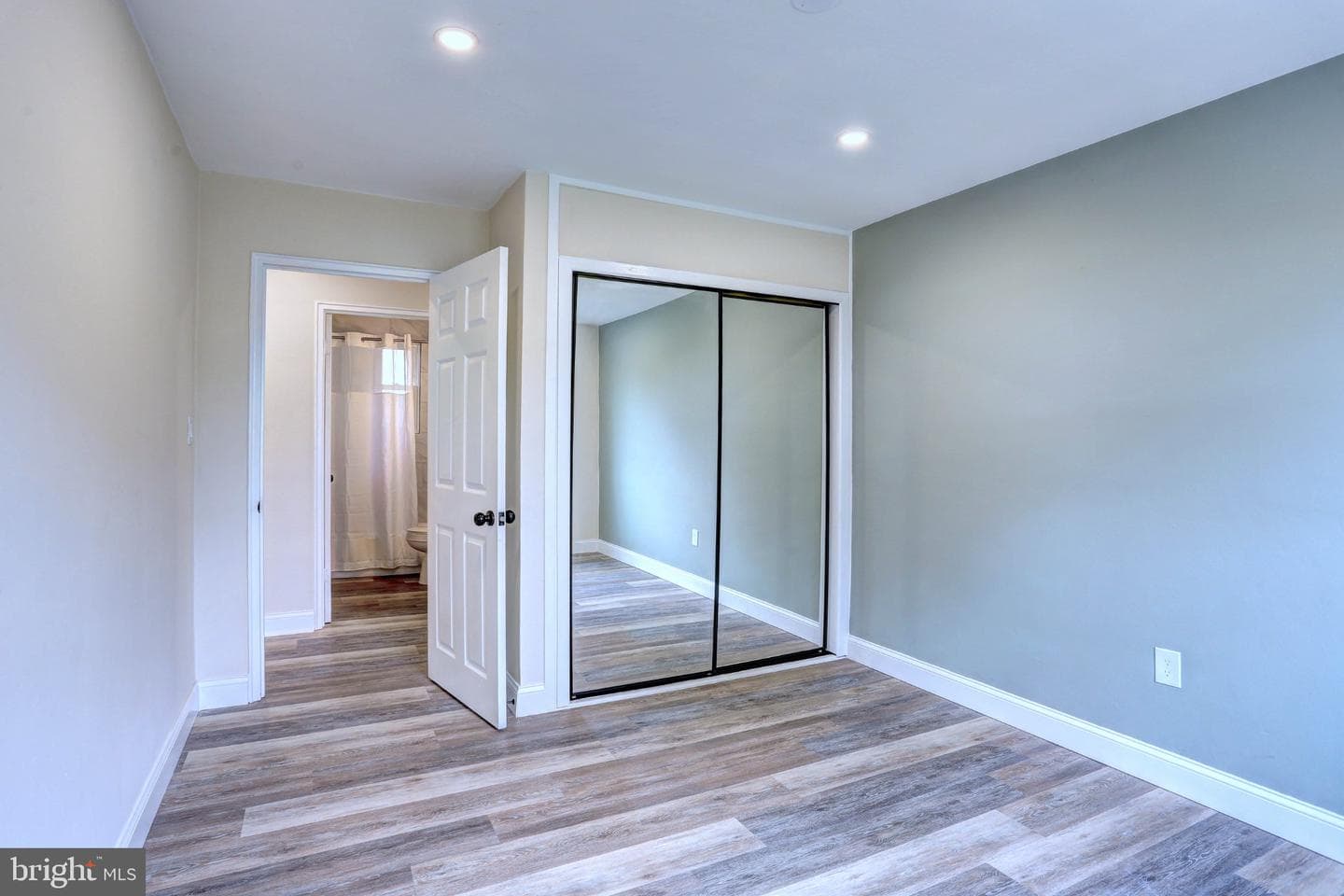 819 Dale Road photo 4