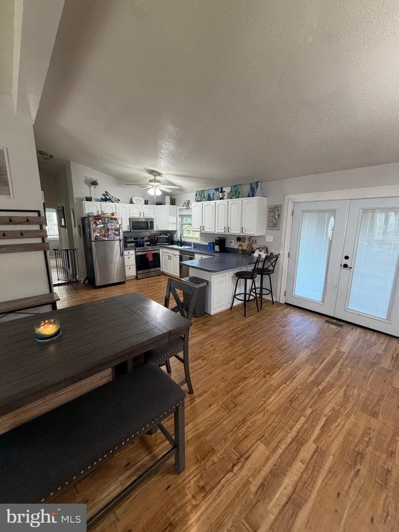 1223 Pine Avenue photo 3