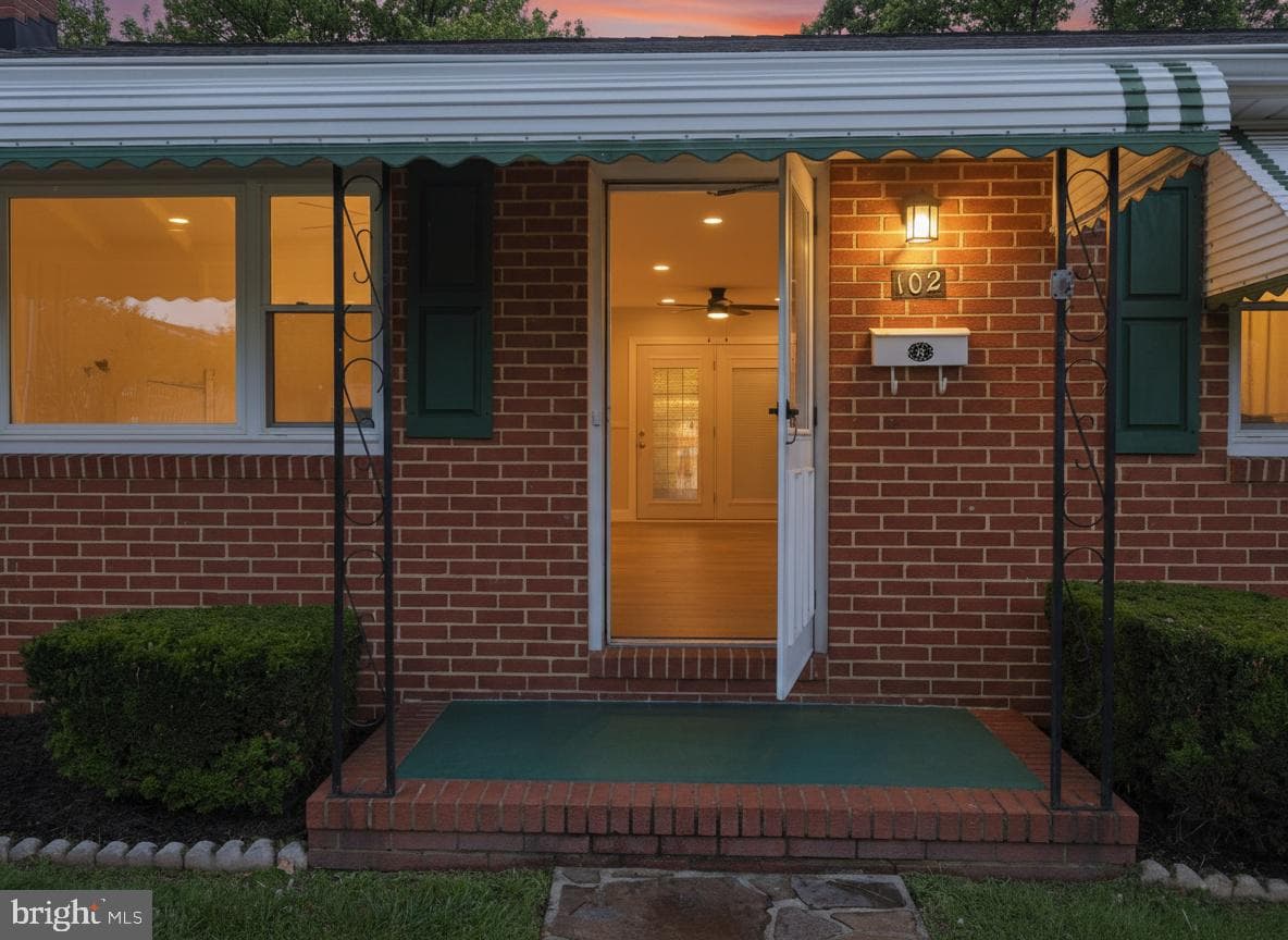 102 Emerson Avenue photo 4