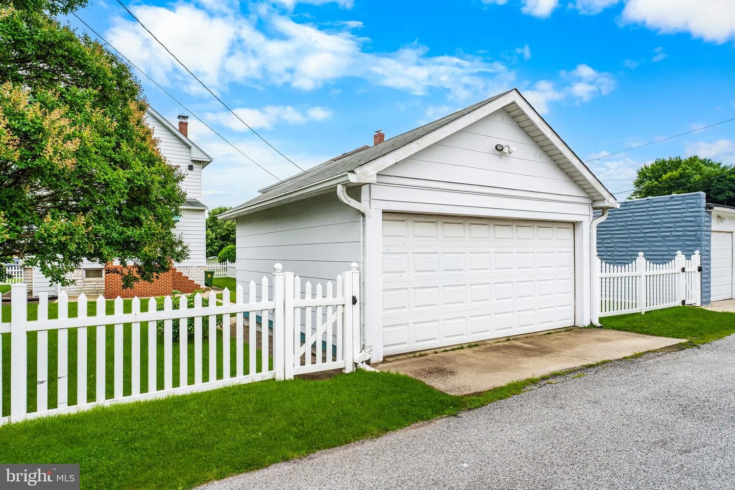102 7th Avenue photo 40