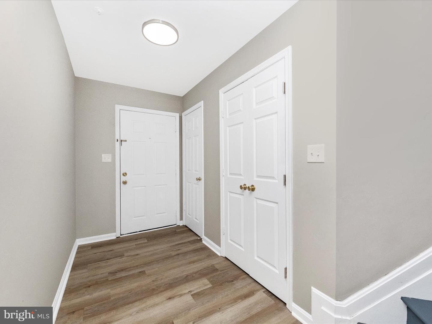 2242 Commissary Circle photo 2