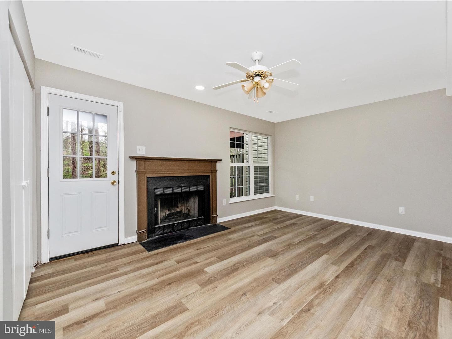 2242 Commissary Circle photo 4