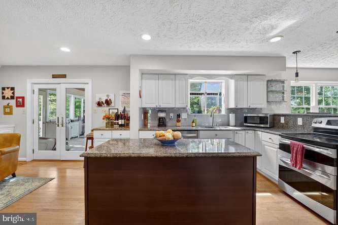 1307 Blackwalnut Court photo 13
