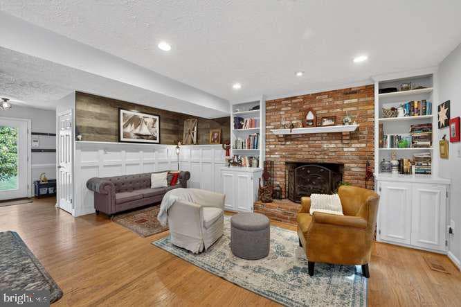 1307 Blackwalnut Court photo 14