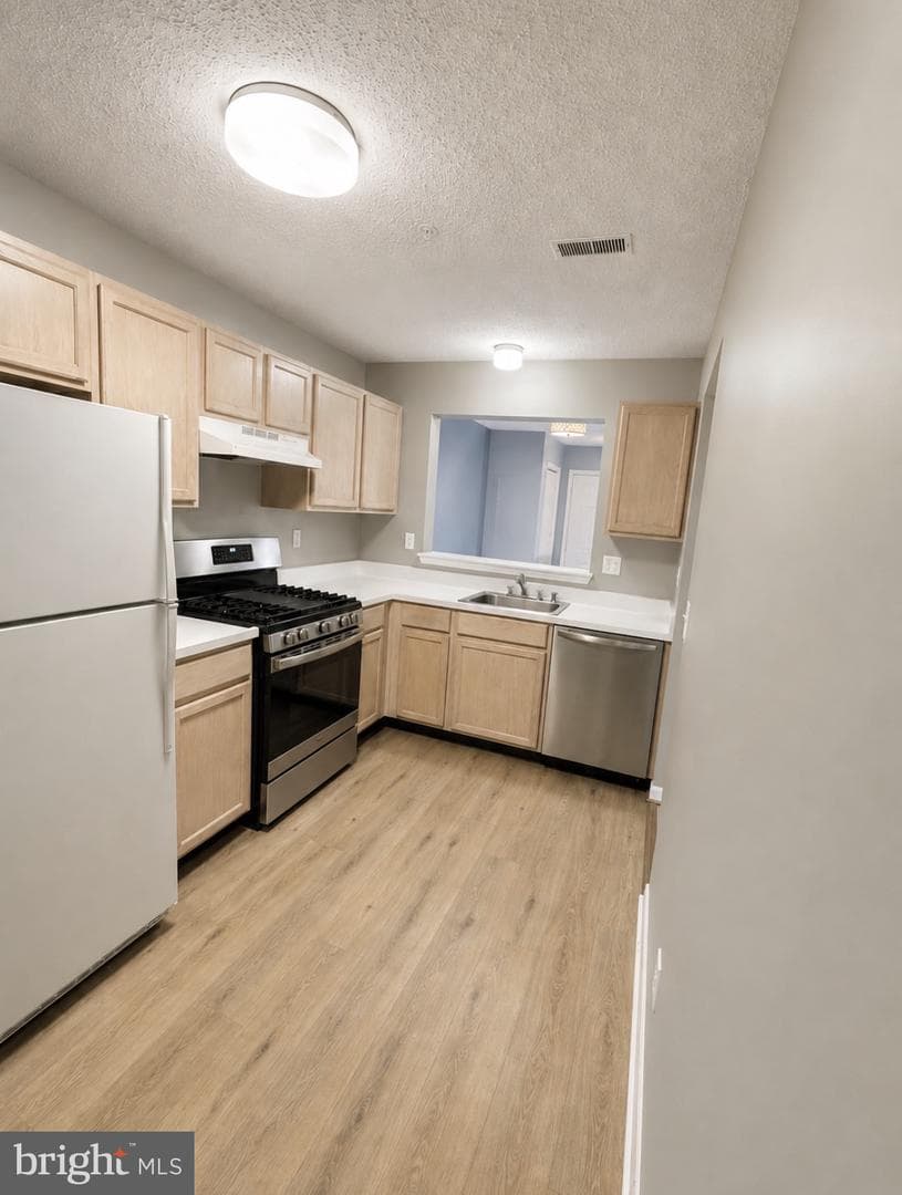 20 F Ironstone #20 F photo 11