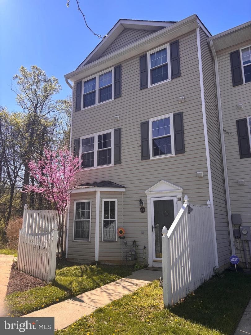 20 F Ironstone #20 F photo 2