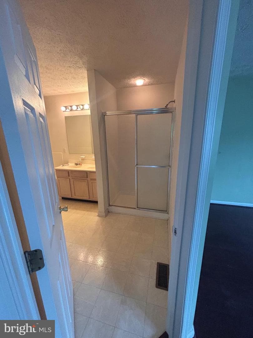 20 F Ironstone #20 F photo 37