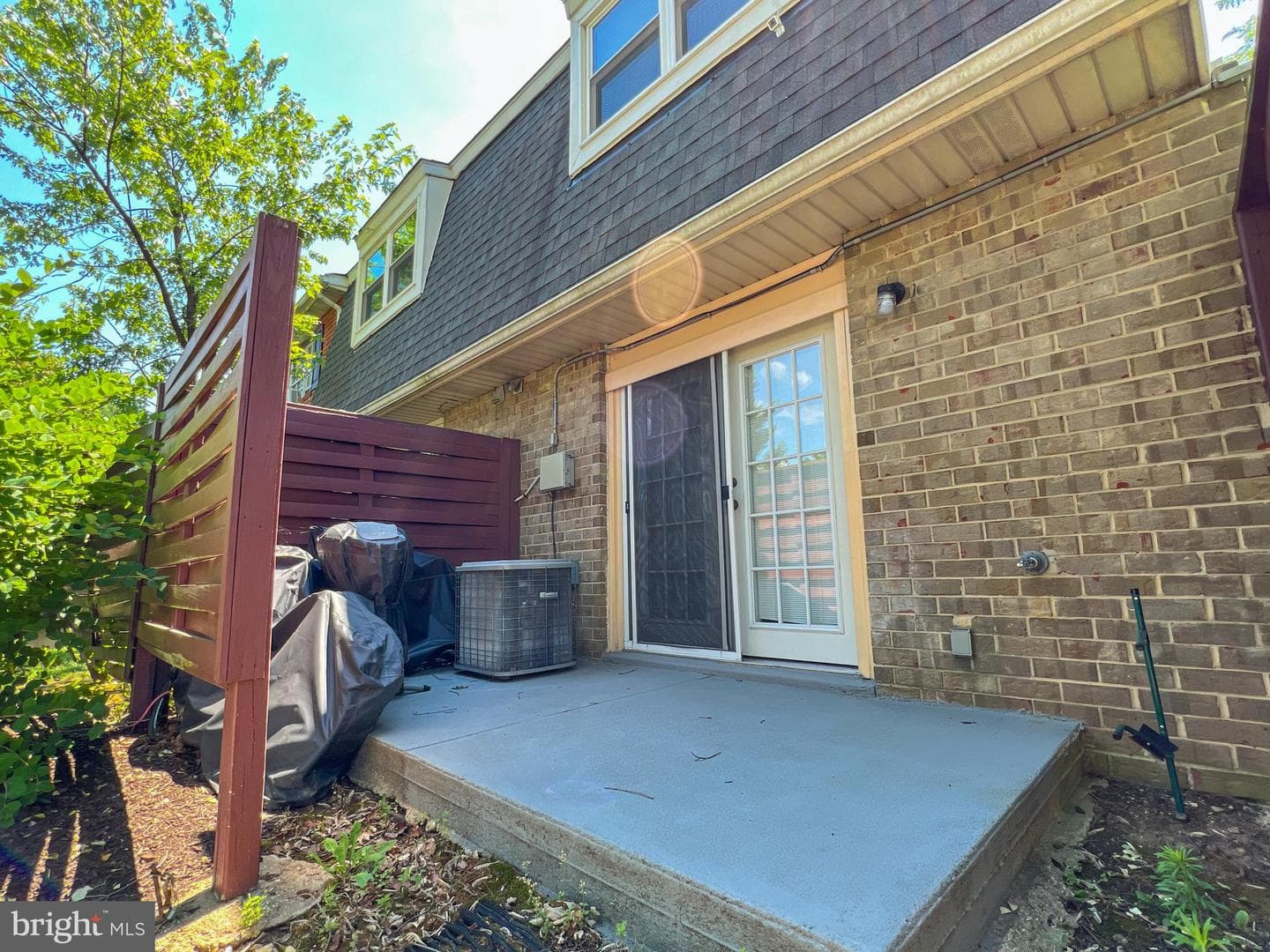 598 Belmawr Place photo 4