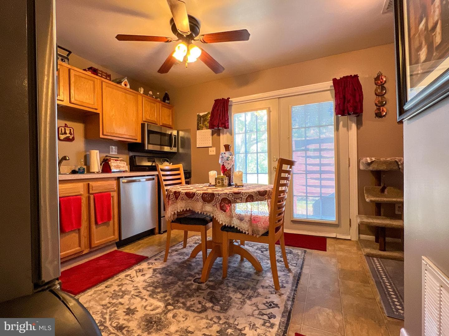 598 Belmawr Place photo 9