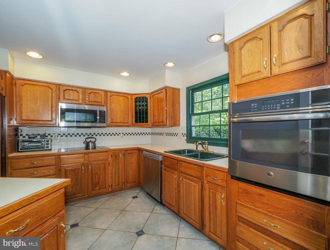 2644 Queen Anne Cir photo 10