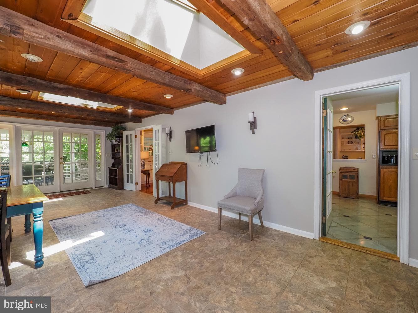 2644 Queen Anne Cir photo 6