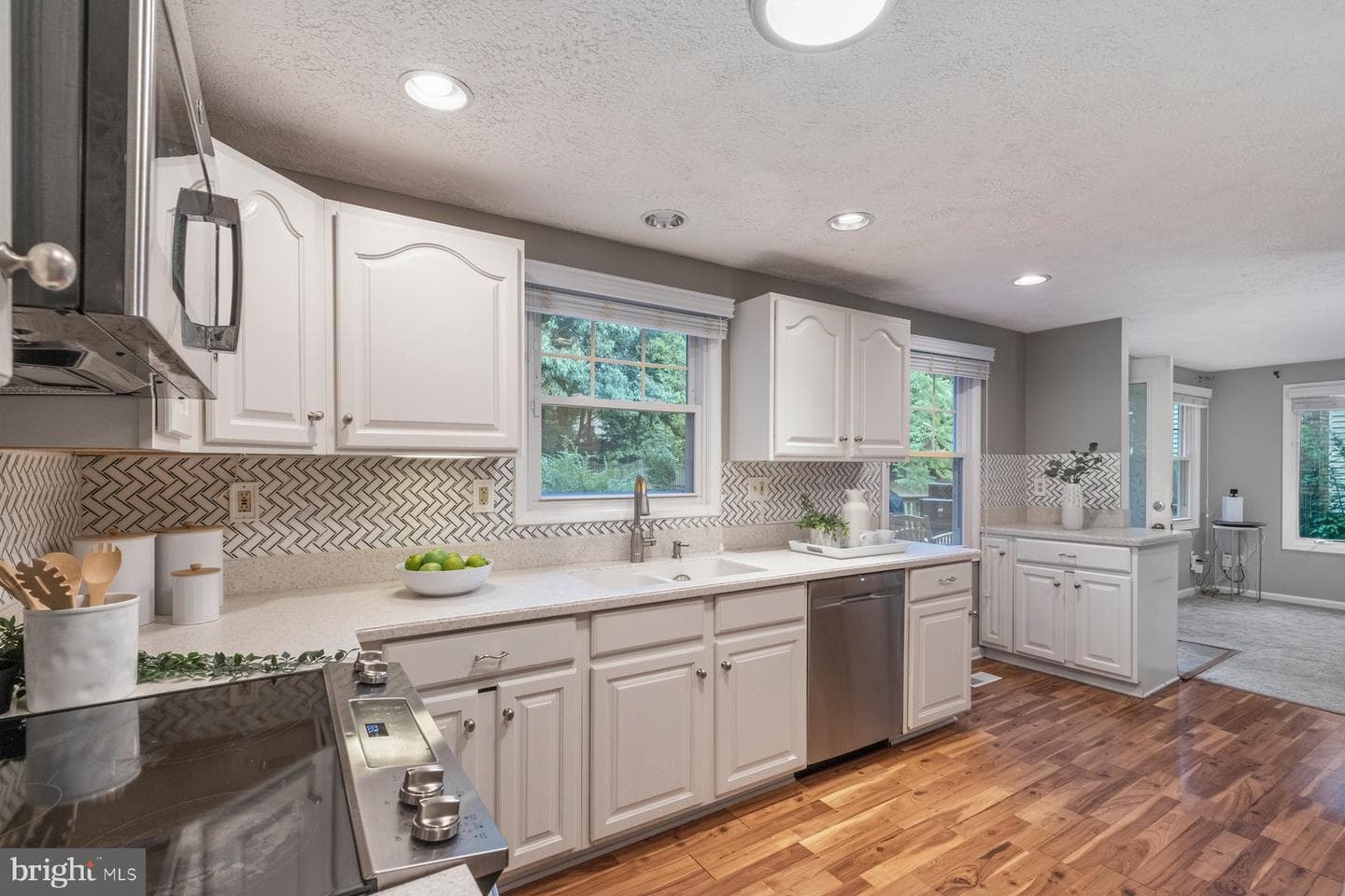 935 Marine Drive photo 10
