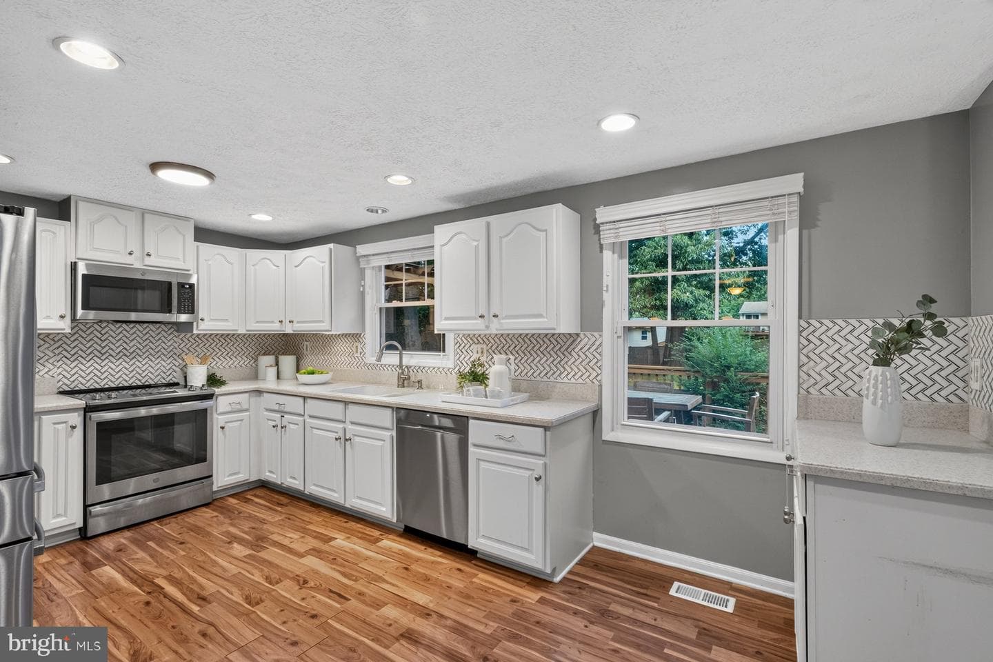 935 Marine Drive photo 12