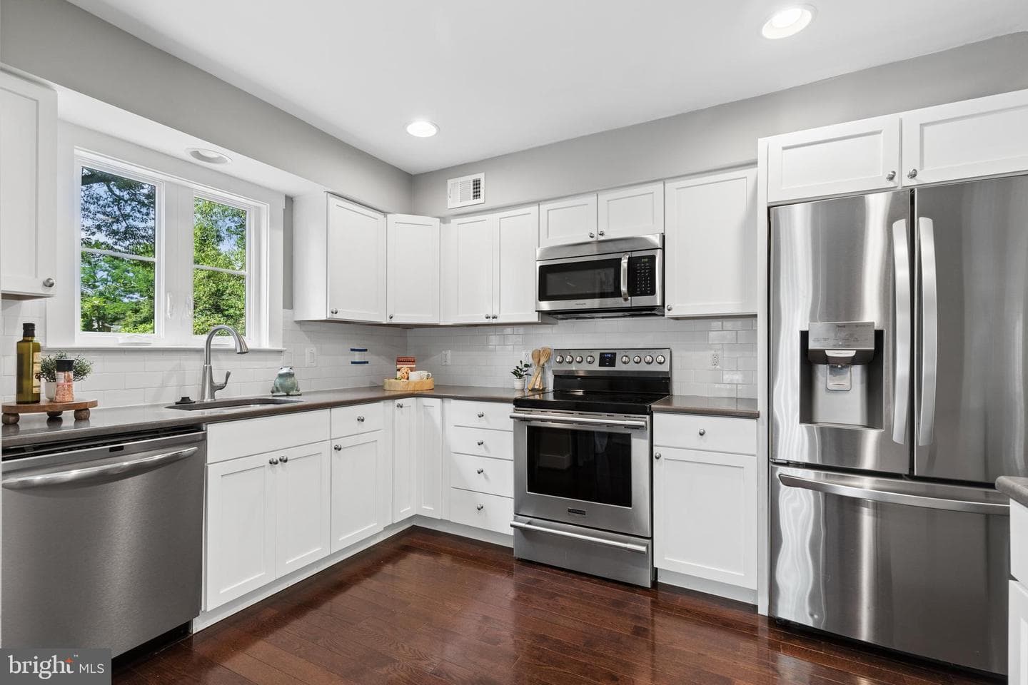 738 Dill Road photo 10