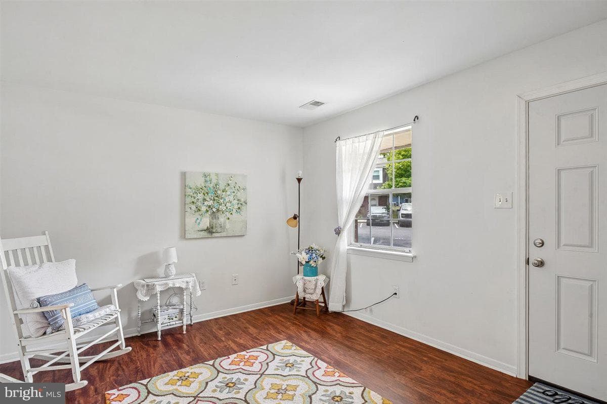 122 Merryman Court photo 3