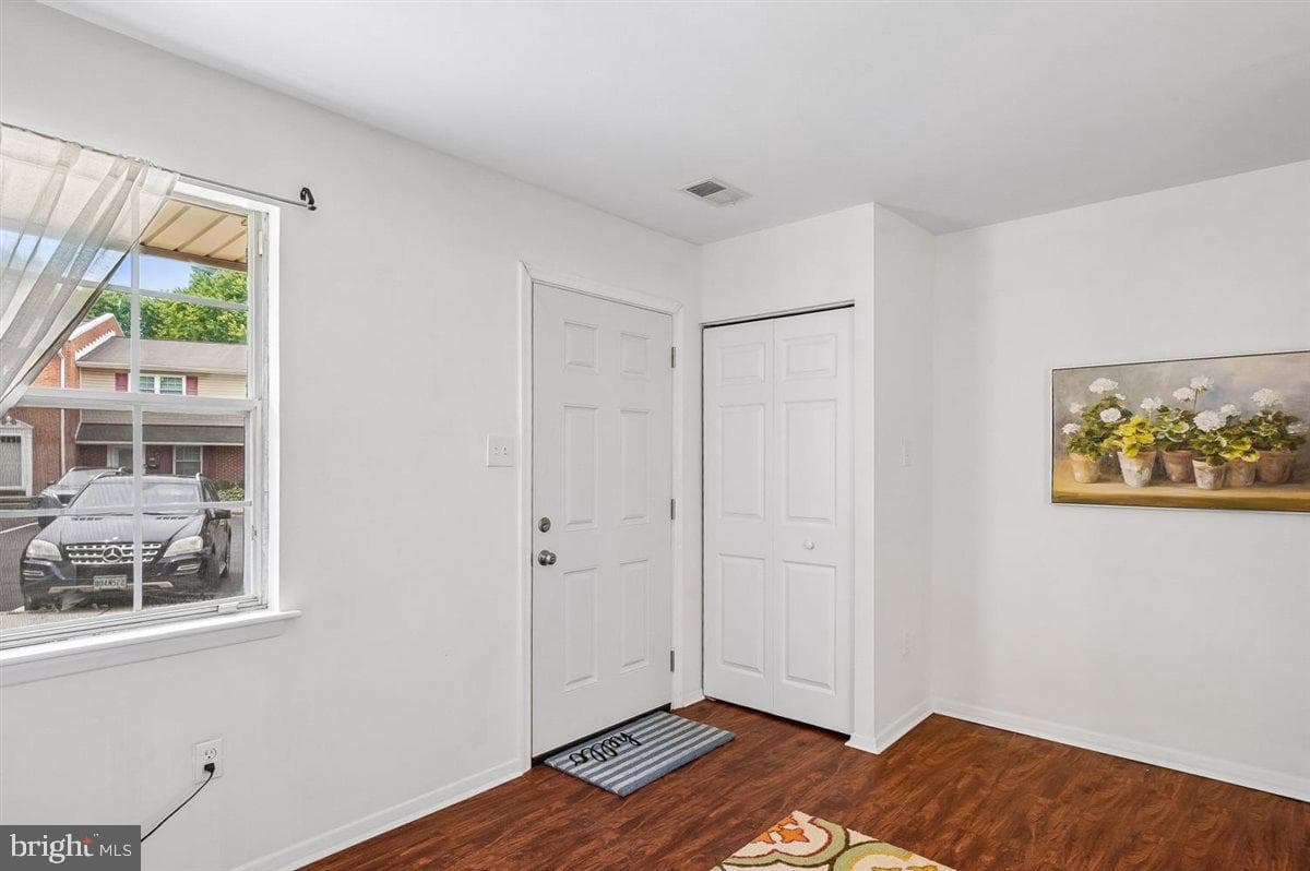 122 Merryman Court photo 4
