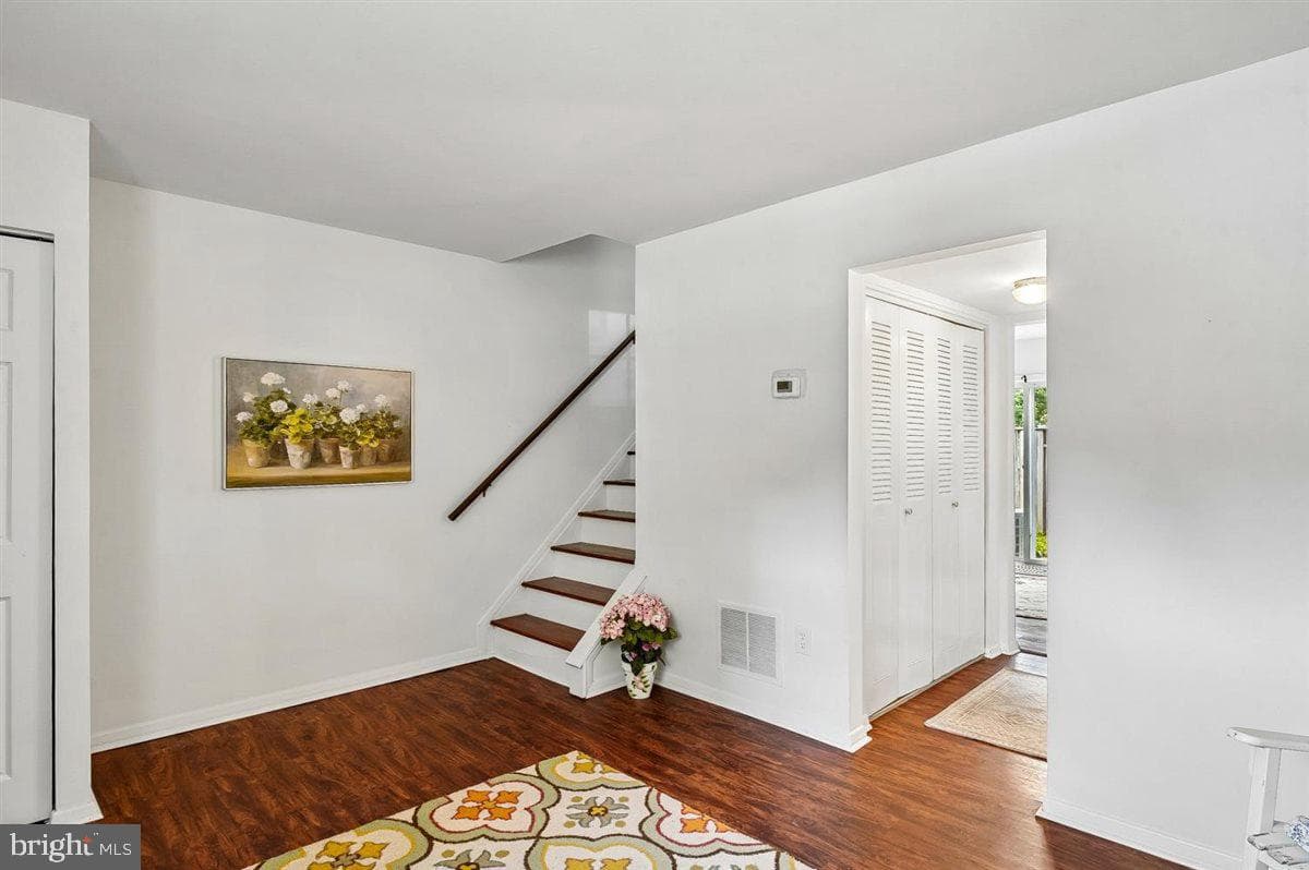 122 Merryman Court photo 5