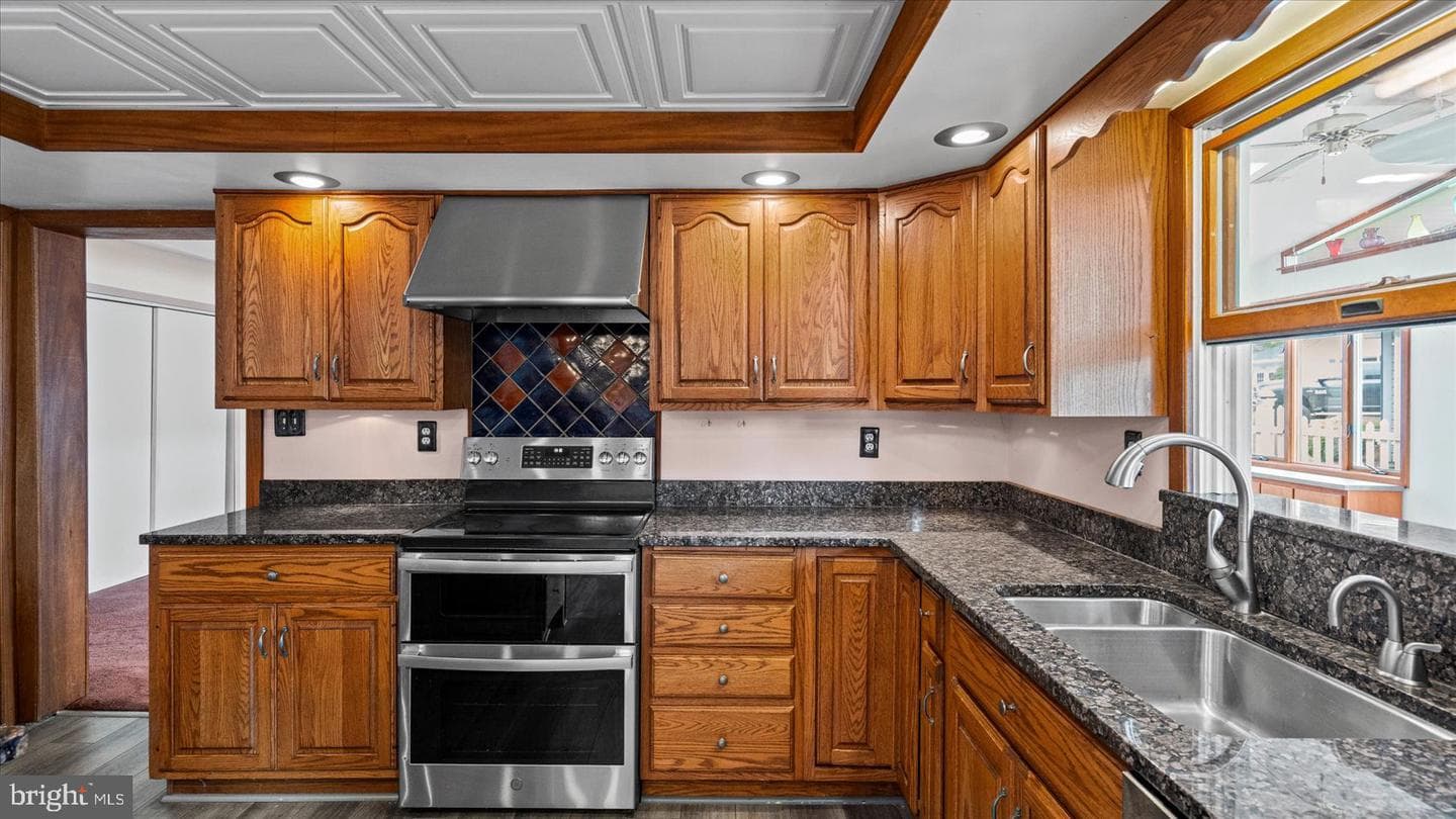 7896 Chalice Road photo 12