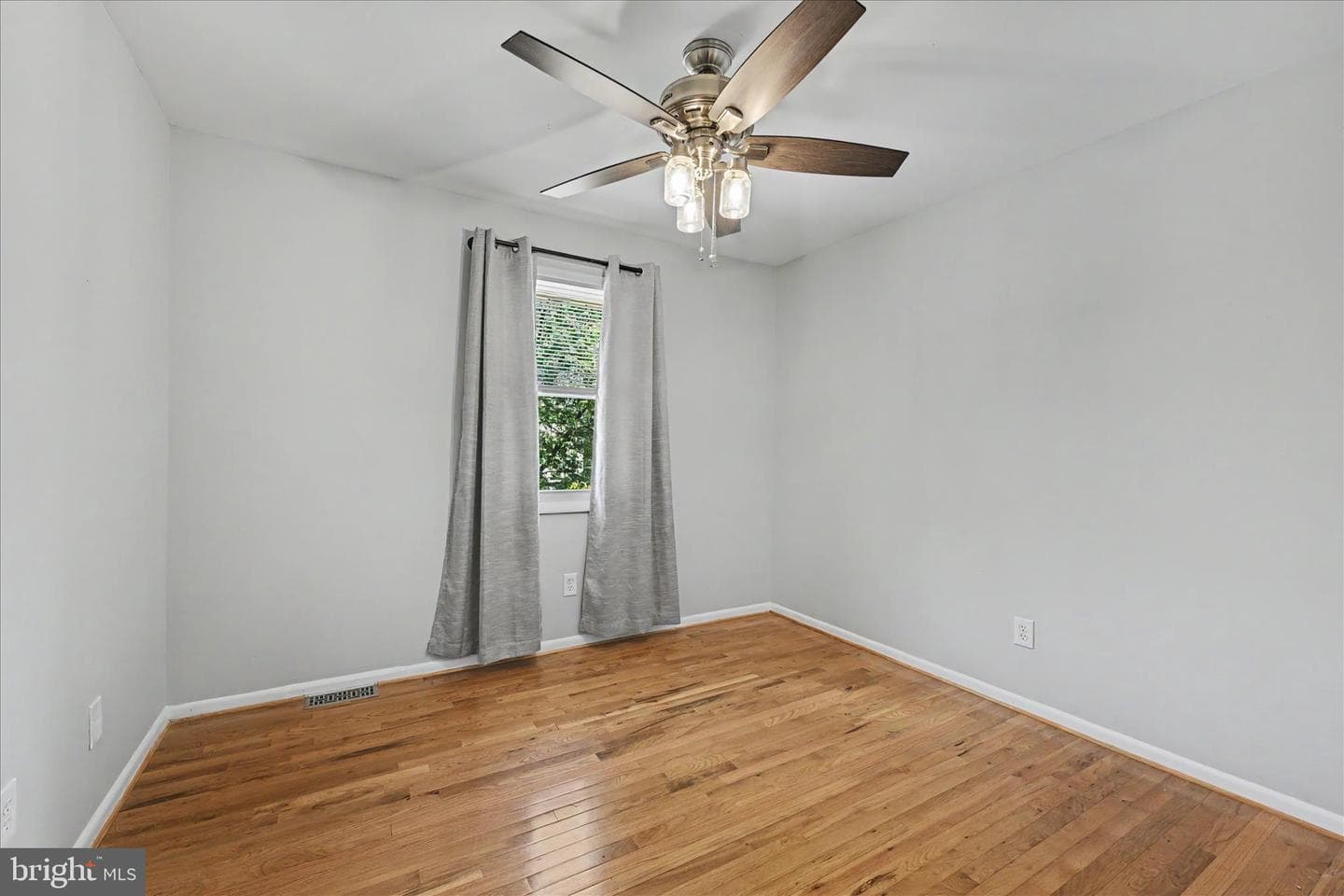 401 Grove Ridge Court photo 13