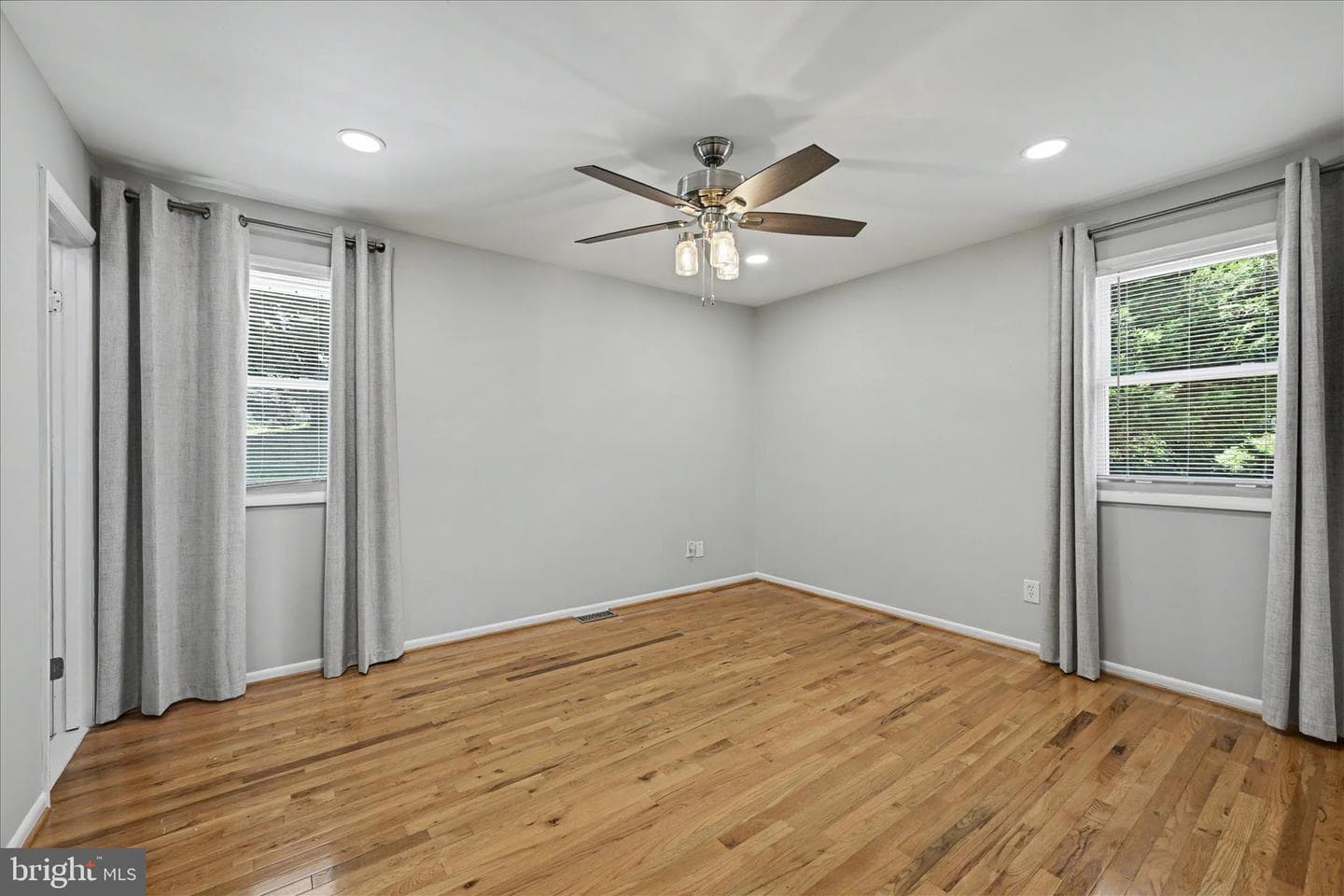 401 Grove Ridge Court photo 16