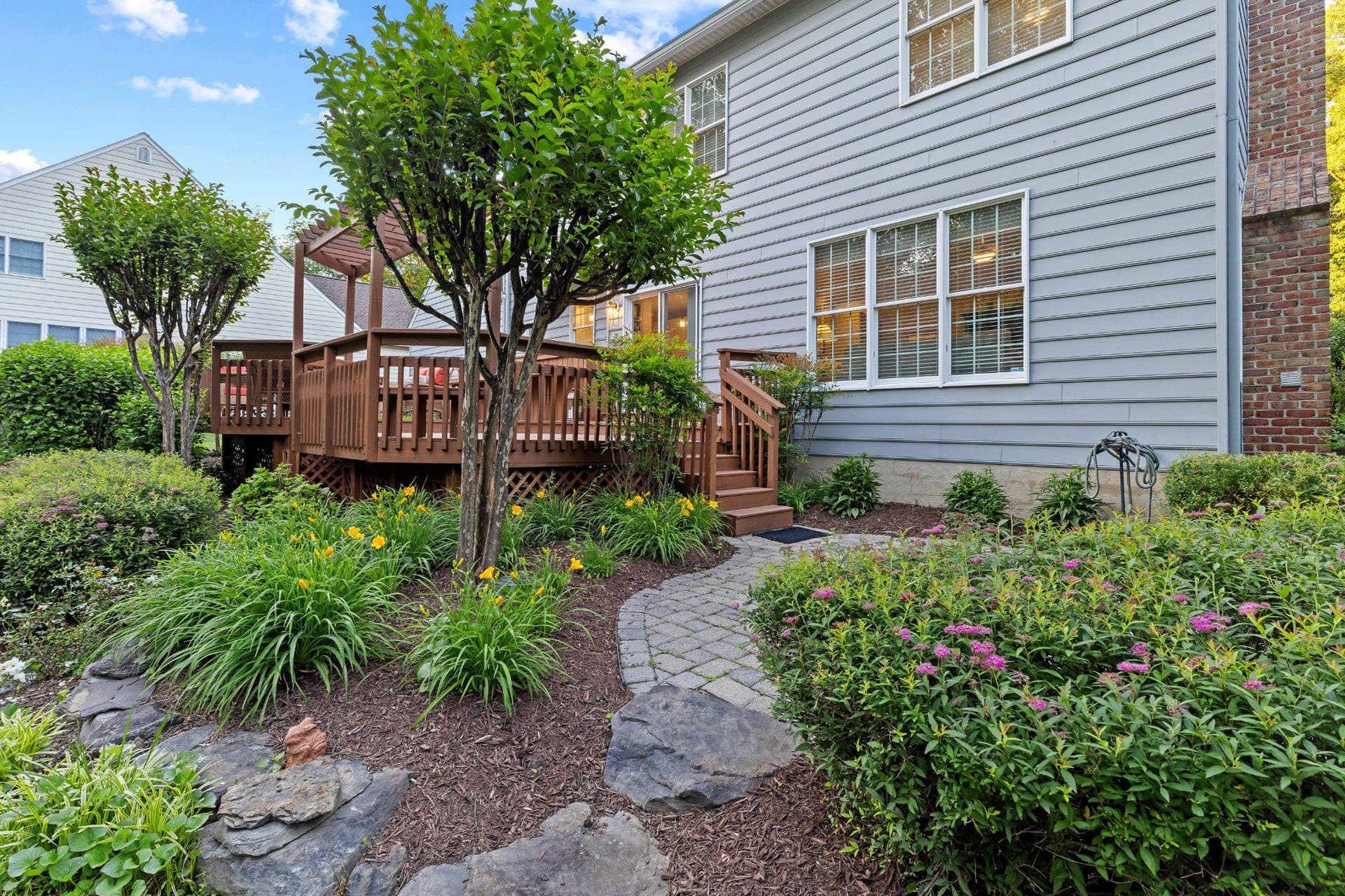 71 Simmons Lane photo 34