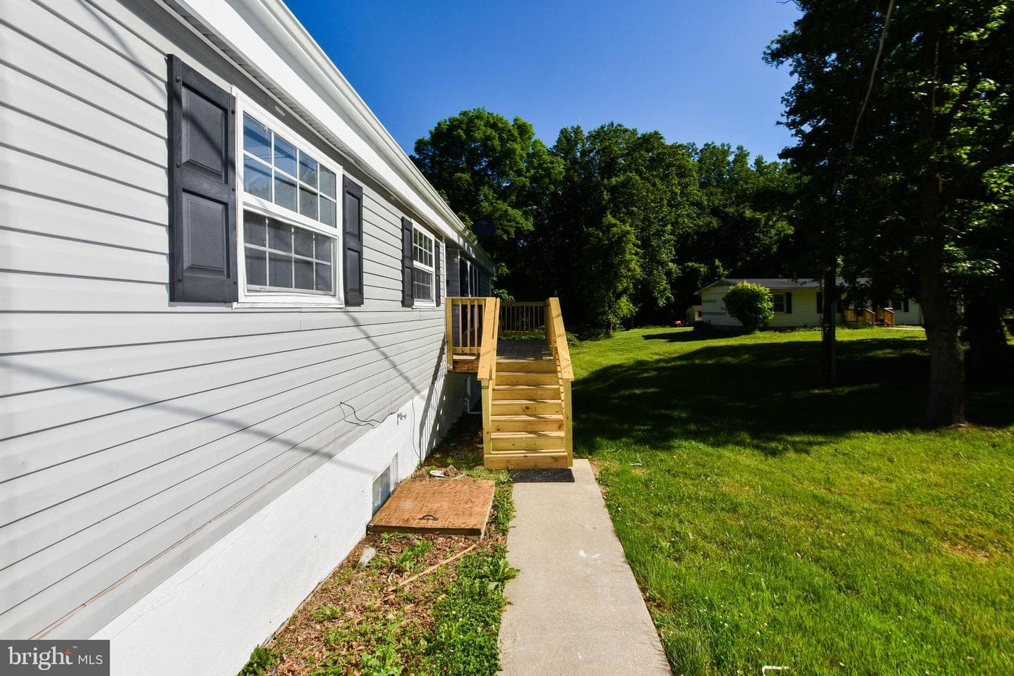356 Forest Beach Road photo 2