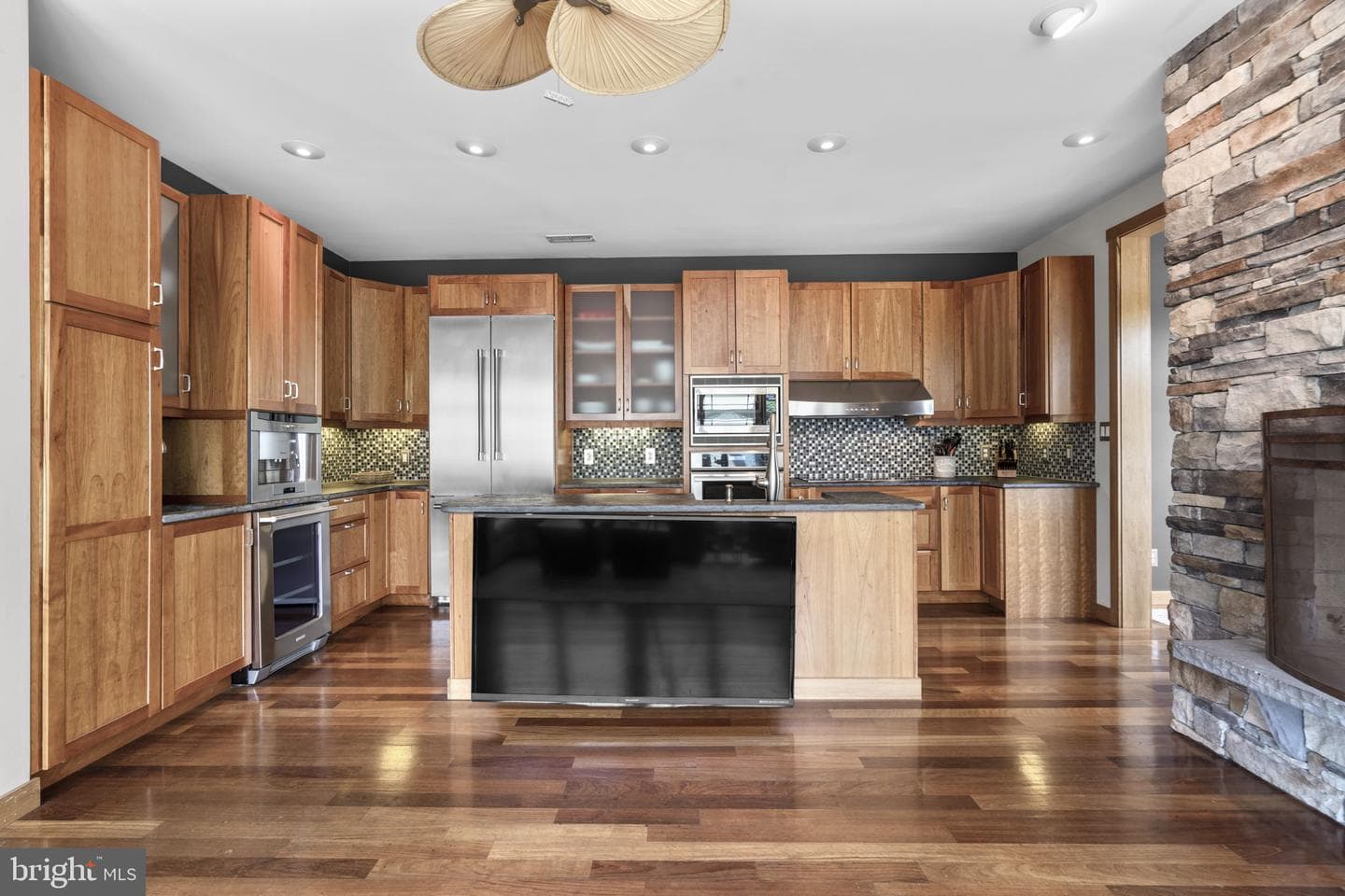 993 Round Bay Road photo 10