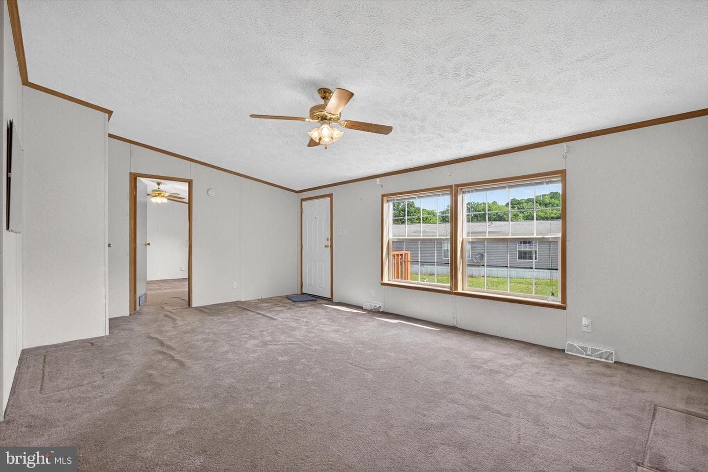 271 Janet Ct photo 5