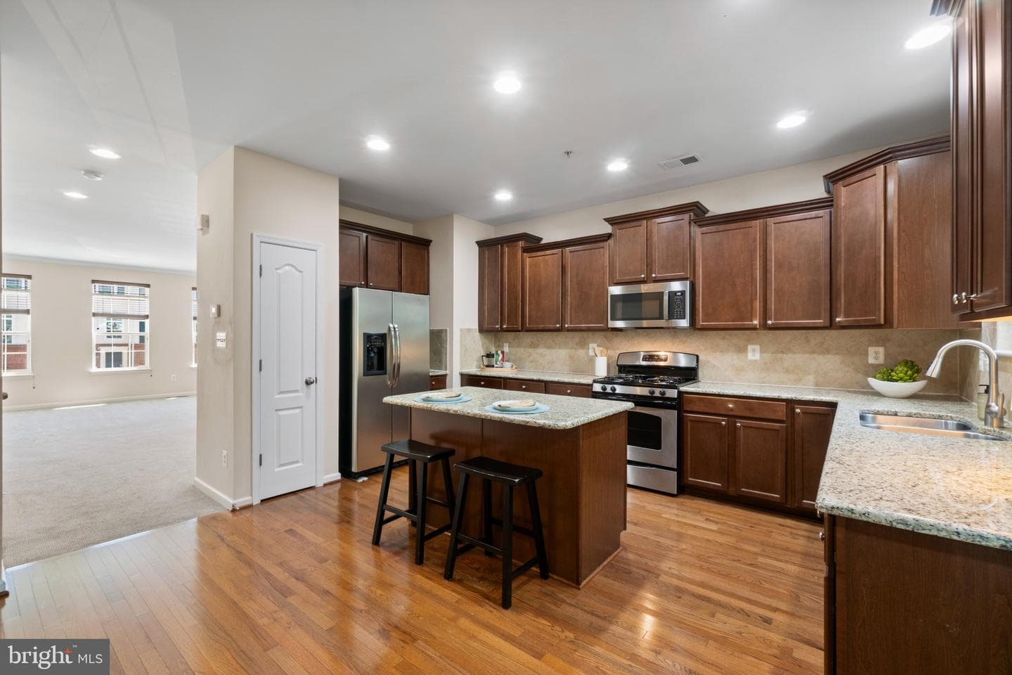 722 Hidden Oak photo 3