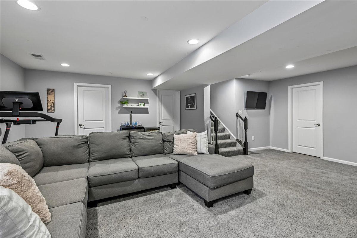 8124 Meadowgate Circle photo 33