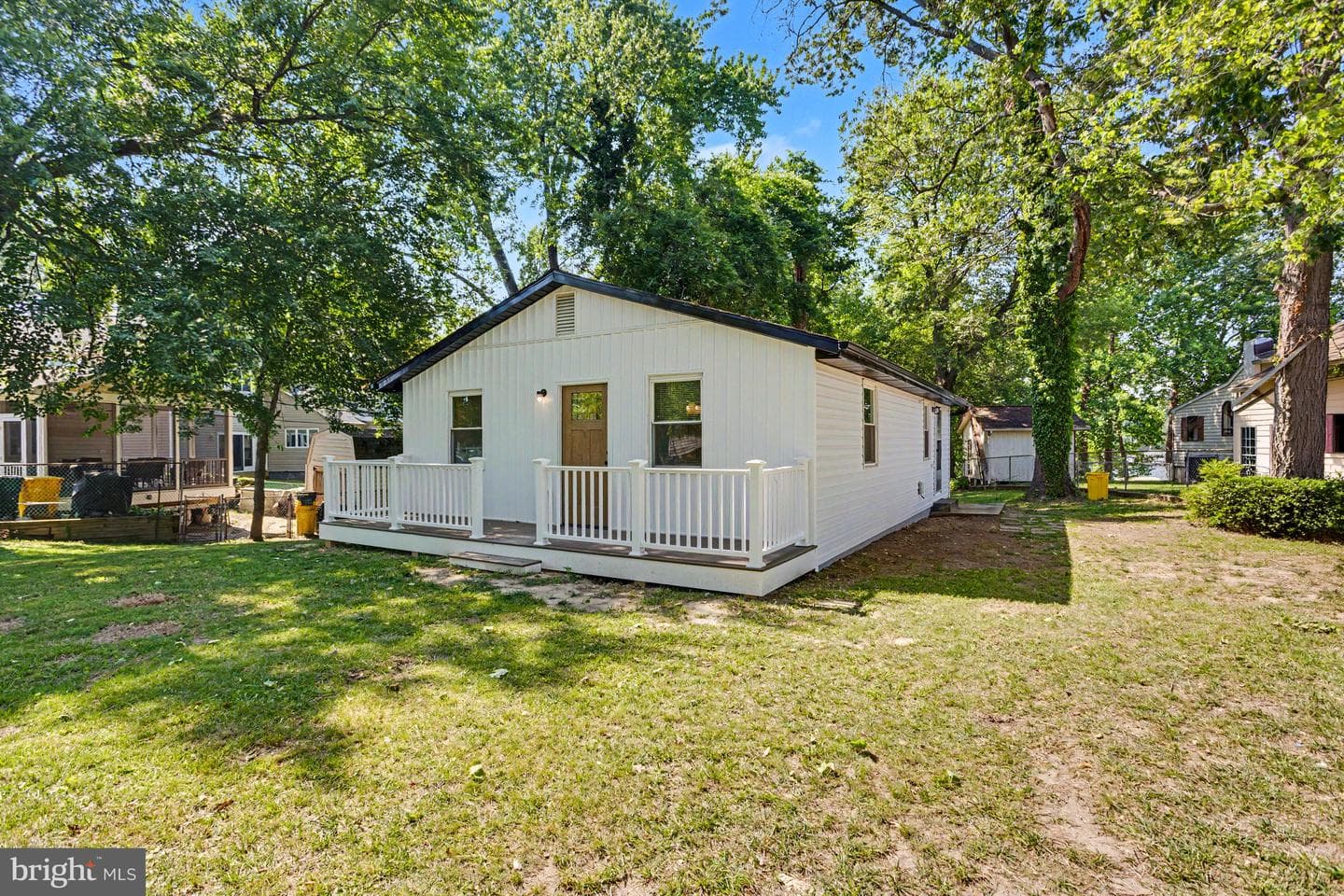 910 Pierpoint Drive photo 2
