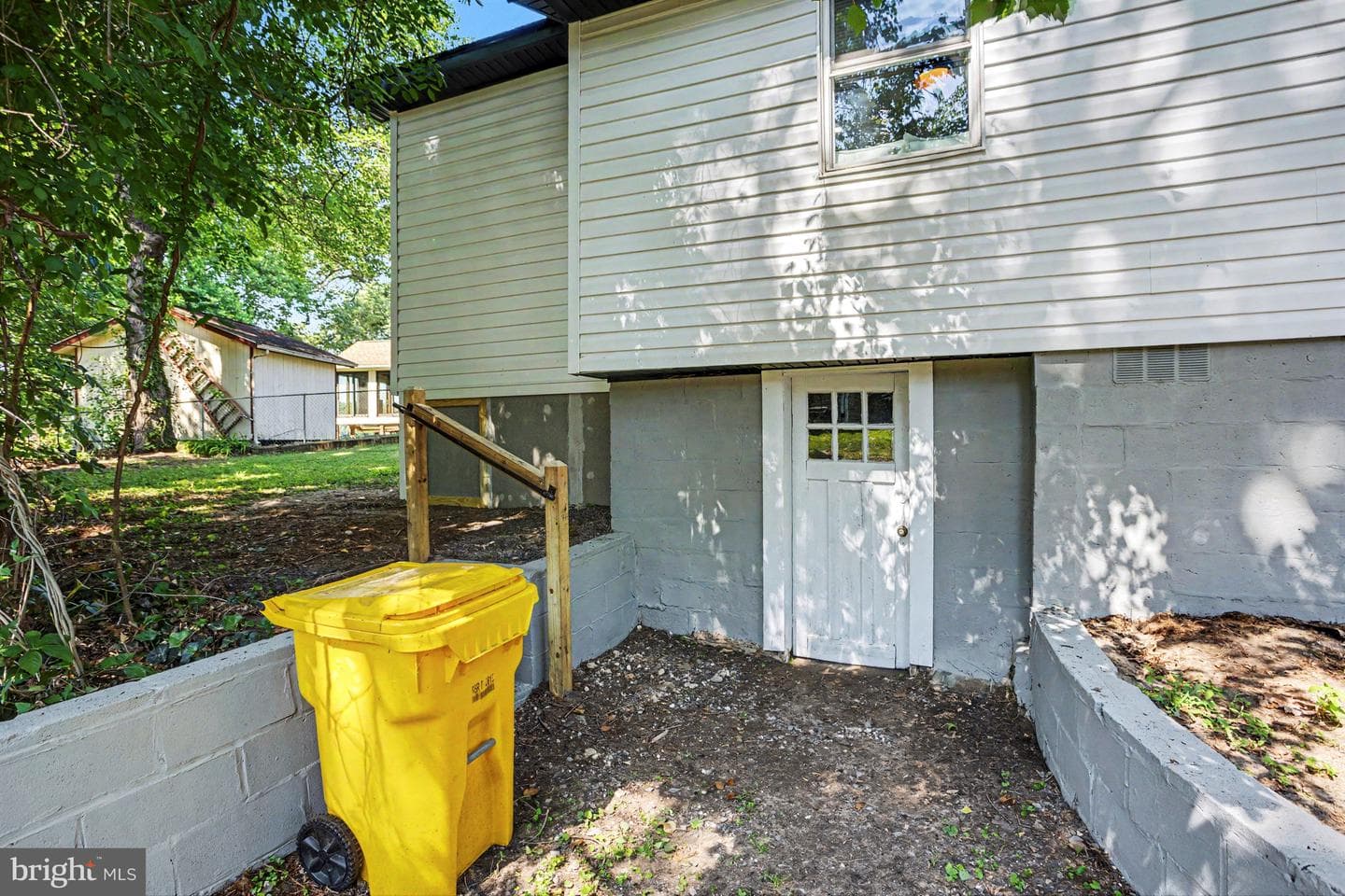 910 Pierpoint Drive photo 23