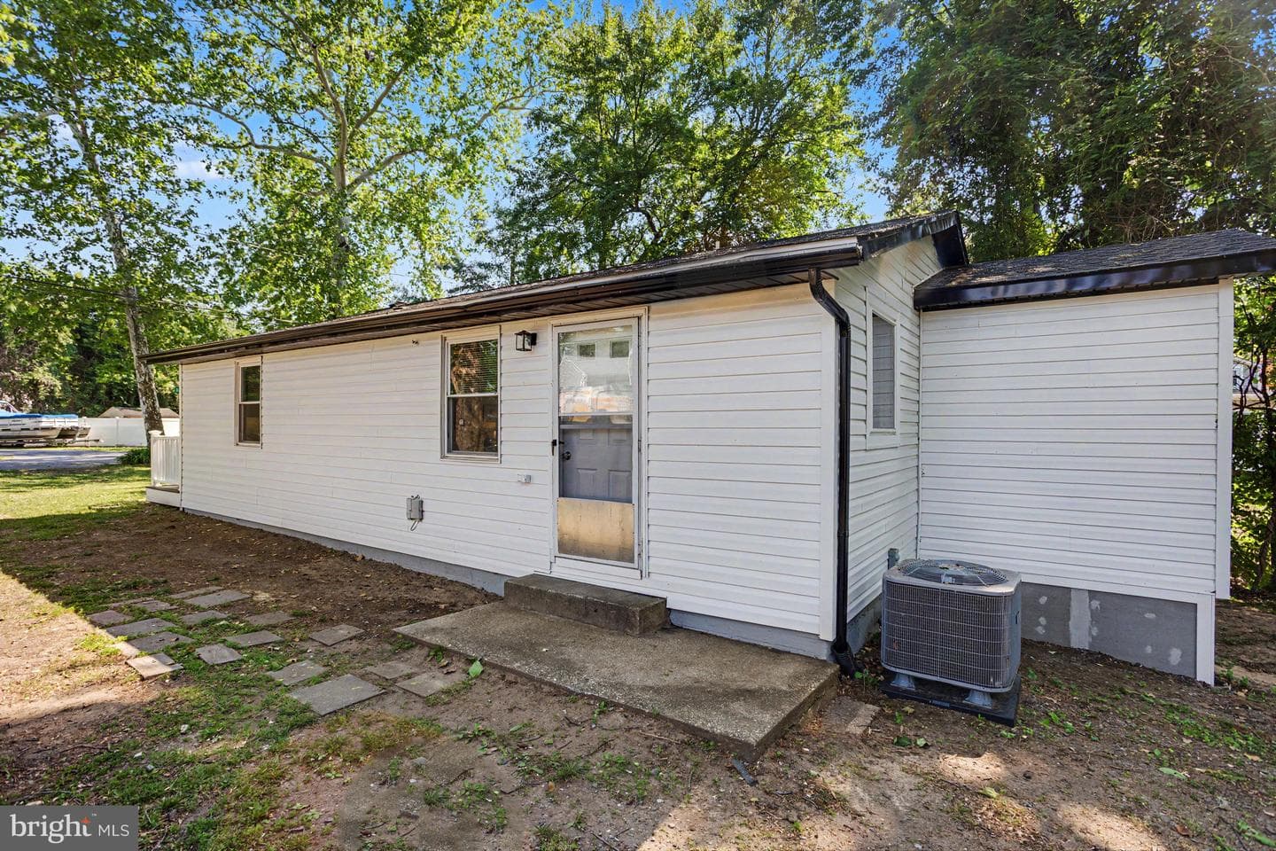 910 Pierpoint Drive photo 24