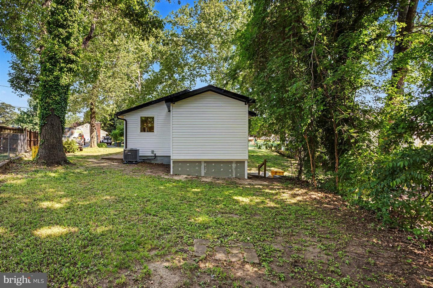 910 Pierpoint Drive photo 26