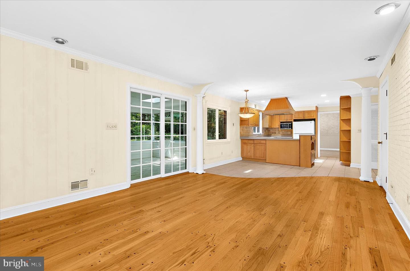 537 Devonshire Court photo 11